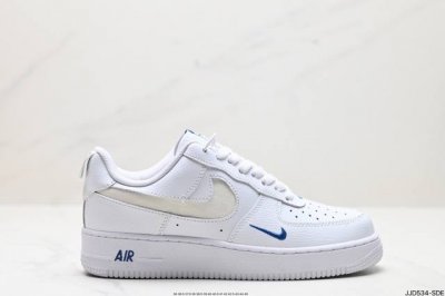 真标耐克nike Air Force 1 Low 空军一号低帮百搭休闲运动板鞋。柔软、弹性十足的缓震性能和出色的中底设计，横跨复古与现代的外型结合，造就出风靡全