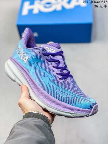 Hoka One One Clifton 9 克里夫顿9代专业性能减震公路跑步鞋 轻盈透气的针织网面和纱线的使用让鞋面更挺拔 增强鞋面的强度和支撑性能 搭配柔软