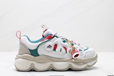 公司级Fila斐乐 Pease 豌豆鞋 时尚舒适百搭 防滑耐磨 低帮生活休闲鞋 鞋面设计理念源自于历史篮球鞋款 Smash 从其复古鞋面提炼元素 结合板鞋鞋底做