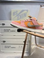 耐克Nike Dunk Low 板鞋Sb系列经典百搭休闲运动板鞋加厚鞋舌的填充，使舒适性大大提升，同时也更方便穿脱中底部分则加入了脚感柔软舒适Zoomair气垫