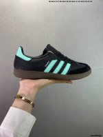 130 ad Original Samba Og 复古经典轻便板鞋 Jr7109 这款桑巴鞋展示了高质量的工艺 带有装饰的超锁缝制和无缝的手感 柔软、柔软的皮革