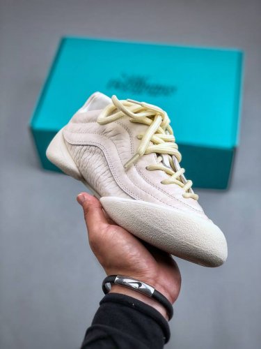Alexander Mcqueen 亚历山大-麦昆 2024S Flexion复古运动鞋 受到解剖学的启发 分体鞋底和肌腱状元素体现了品牌初期的设计主题 采用粒