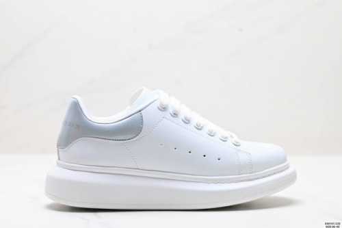 真标意大利高奢品牌Alexander Mcqueen亚历山大 麦昆 Sole Leather Sneakers低帮时装厚底休闲运动小白鞋 货号:553770 W