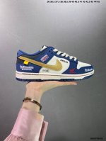 公司级nike Dunk Low 复古白蓝 此款设计灵感来源于轻定制，用符合美学逻辑的色彩作为设计的基石，整体简约而不简单，牛仔布作为整体设计的点睛之笔也拉高了