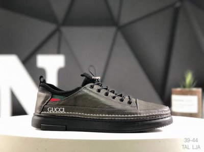 Gucci 古驰今年最新款男鞋 香港-专柜同步 全品相 顶级进口材料 极为亲肤舒适 摸上去非常的细腻 版型上很正 进口牛皮+真皮内里+几何构图案 奢华生动 图案