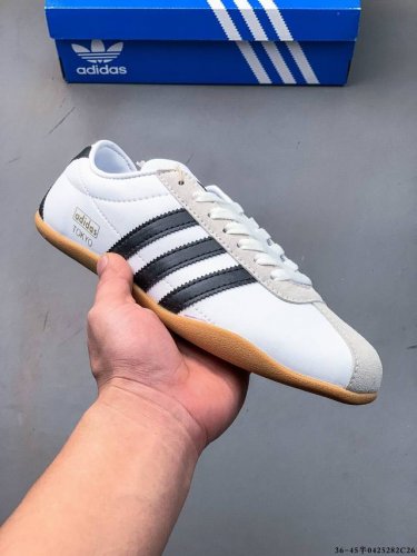 公司级！Adida阿迪达斯Tokyo pack舒适百搭经典休闲运动鞋 此次为Tokyo系列带来三双全新配色，清爽蓝色绒面搭载白色皮革三条纹，增添了复古干净的印象