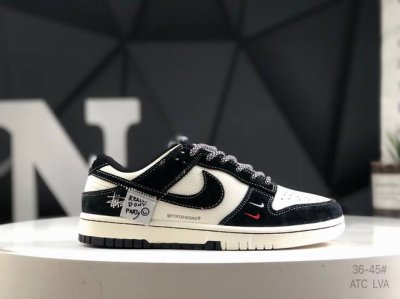 公司级带半码 耐克 Nike Dunk Low 板鞋 Sb系列经典复古运动鞋。双鞋带系统延续了今年的代表性风格，搭配亮色鞋带，保持了 Dunk Sb Low 街