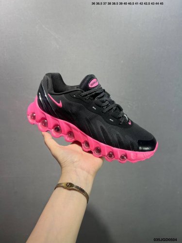 公司级Nike Air Max Dn8 全掌科技气垫 缓震运动跑鞋 Dn8的核心亮点在于其八腔气垫结构 根据不同部位设定的气压值专为行走设计 提供卓越的舒适感