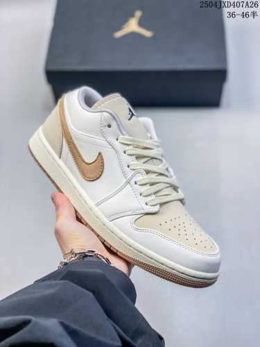 真标带半码！ 耐克Nike Air Jordan 1 Mid“ Aj1 乔1代 乔丹一代低帮系列经典复古文化休闲运动篮球鞋采用头层皮与牛剖革鞋面材质#中底注胶孔