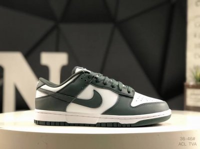 180 Nike Dunk Low 低帮 原装头层材料 用料绝不含糊 独家版型蒸馏加工带来的是更好的视觉和脚感体验 清洁度 电绣工艺 皮料切割干净无任何毛边 细