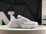 真标带半码 耐克 Nike V2K Run新款百搭休闲跑步鞋 复古风潮 网面透气 紧致的鞋面材质提供良好的包裹性 鞋侧 Swoosh以及鞋头部分搭配增添不少亮点