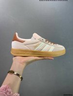 120 Adlidas Originals Gazelle Indoor ”橘红“ 这款阿迪达斯运动鞋是 1979年 Gazelle Indoor 运动鞋的复兴