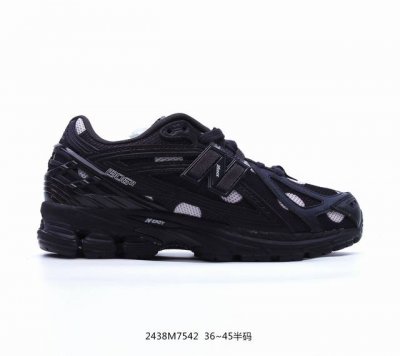 New Balance 1906系列复古老爹风休闲运动慢跑鞋 M1906Rjv #采用轻质牛剖革拼接透气网眼衬垫织物鞋面材质 T-Beam大底提供足步弓支撑，保