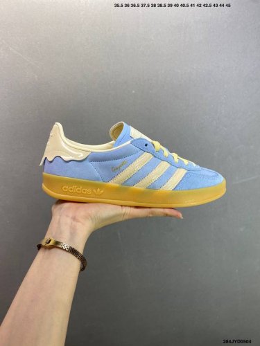 公司级Adidas Originals Gazelle Indoor 三叶草休闲防滑耐磨低帮板鞋 鞋头出色设计 塑就出众贴合感 稳固的后跟贴合足部曲线设计 软弹