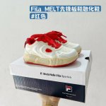 P160 配色合集 Fila Melt先锋板鞋融化鞋 Size:26-37码 设计与创新：这款板鞋采用了一种前所未有的设计理念，将时尚与功能完美结合。其 熔融鞋
