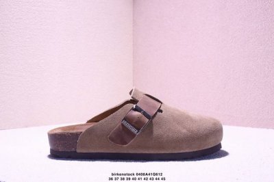 Birkenstock博肯半包拖鞋 超好穿 舒适度 软木脚床，人体工程学设计，对你的脚底部全完支撑。作为日常鞋履穿着非常合适，主要它还不挑人，老少皆宜。赤脚穿最