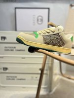Gucci 古驰顶级进口材料 极为亲肤舒适 摸上去非常的细腻 版型上很正 进口牛皮+真皮内里+几何构图案 奢华生动 图案透气不闷热 更为牢固耐穿 色彩更为鲜艳绚
