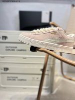 170 Puma Suede Xl 彪马新款面包鞋男女同款复古休闲板鞋 鞋身通体采用细腻的麂皮材质 厚实柔软 质感出众 鞋侧保留Puma标志性跑道图案 侧面与后