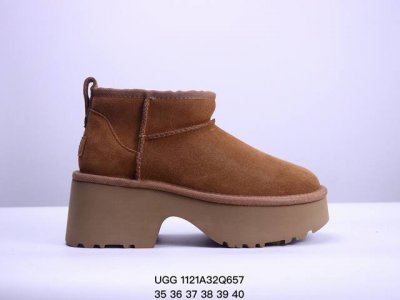 Ugg 雪地靴 女鞋广东原产，采用tpu模压鞋面内嵌人造卷曲羊毛，鞋面具有防水功能，选用7毫米uggpure 植入式羊毛里衬与可拆卸的uggpure 植入式羊毛