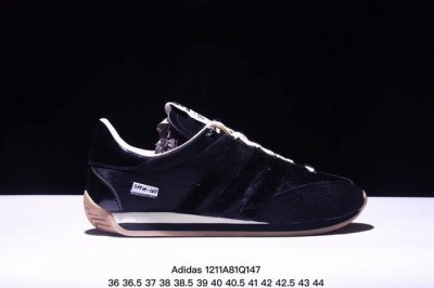 Adidas 阿迪达斯 男女鞋半码制，原楦原纸版开发，采用软质环保纤维革鞋面材质，中底嵌入eva切片缓震，外置耐磨橡胶鞋底片 底越薄，越时髦！Jennie穿搭代