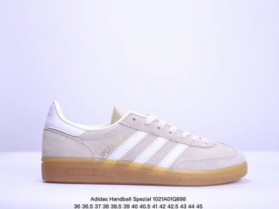 真标Adidas Handball Spezial 阿迪达斯经典款 复古休闲板鞋 全鞋采用反毛皮制作 牛筋耐磨大底 承载青春情怀的板鞋 经典三条杠装饰鞋侧 品牌