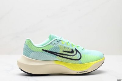 公司级Nk Zoom Fly 5超轻休闲缓震碳板跑步鞋 外围搭載轻量级Sr02泡棉载体.鞋面采用轻盈网眼设计.鞋垫与原厂一致采用Zoomx粘接而成. 货号:Fq