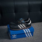 核心私 Adidas Samba Og 桑巴舞街头系列德训运动板鞋 采用固色翻毛皮组合牛剖革鞋面材质 外置正确3层组合围条加厚烟胶橡胶大底 货号：B75807