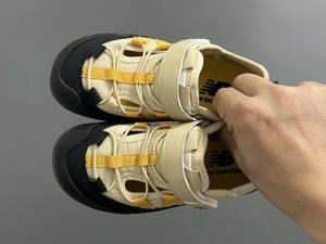 原单版牛B新款K3205魔术贴户外儿童凉鞋 Size 23-37码 nb新款永远让人无法拒绝 透气面料镂空 魔术贴设计 穿脱方便 橡胶耐磨防滑大底 脚踝超赞