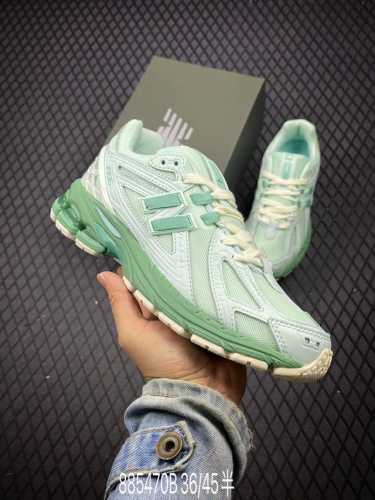 New Balance M 6R 复古单品 近两年来，要说人气最高的球鞋品牌相信 New Balance 一定是其中之一。无论是重磅联名，还是亮眼配色，都有着超