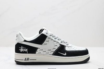 230 真标耐克Nike Air Force 1“07空军一号低帮百搭休闲运动板鞋。柔软、弹性十足的缓震性能和出色的中底设计，横跨复古与现代的外型结合，造就出风