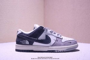耐克Nike Sb Dunk Low Sb限定扣篮系列复古低帮休闲运动滑板板鞋。采用脚感柔软舒适Zoomair气垫，有效吸 收滑板等极限运动在落地时带来的冲击力