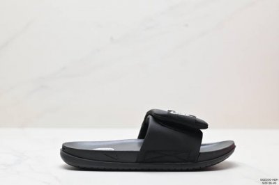 耐克nike Offcourt Slide 夏季单品夏季nk拖鞋夏新款一字拖透气轻便材质方面仿佛也采用了eva发泡材质打造 货号:Dv1033-002 尺码:3