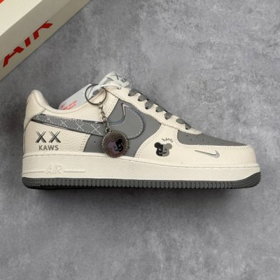 本地 核心私 公司级Nike Air Force 7 Low “Kaws联名 米灰暴力熊”空军一号 低帮运动休闲鞋 折边针车 工艺难度大 原楦头原纸板 原装鞋盒