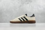 Adidas Handball Spezial 公司级 阿迪达斯经典款 复古休闲板鞋 #全鞋采用反毛皮制作 牛筋耐磨大底 承载青春情怀的板鞋 经典三条杠装饰鞋