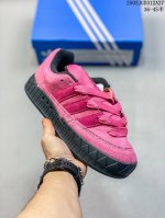 160 campus 00S Shoes 情人节款经典运动滑板鞋「面包鞋」 致敬友谊之美的经典运动鞋 这款Adidas经典运动鞋，以真挚的友谊为灵感，邀你体味知