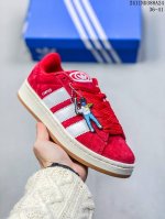 全真猪八 区别市面普通翻毛皮 Adidas 阿迪达斯 男女鞋，升级原楦开发版型，采用猪巴革组合纤维革鞋面材质，内嵌欧索莱ortholite 混合 再生 鞋垫，外