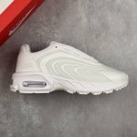 本地 核心私 nike Air Max Fire 后掌气垫 缓震休闲运动跑鞋 dn8的核心亮点在于其八腔气垫结构 根据不同部位设定的气压值专为行走设计提供卓越的