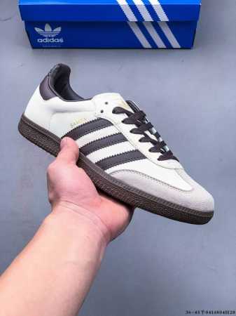 二层真标！Adidas Samba Og 经典鞋款 Adidas 近70年的经典Samba Og 修长的鞋楦,略微尖尖的鞋头,翻毛皮的鞋头拼接,这些我们都看得到 - 点击图像关闭