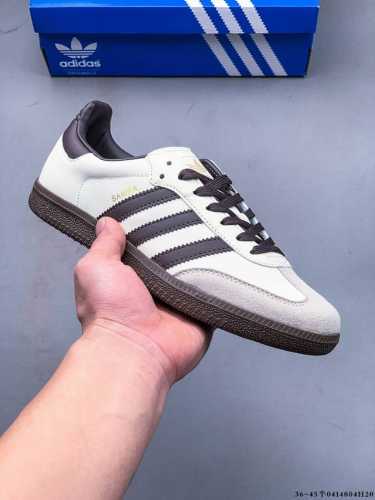 二层真标！Adidas Samba Og 经典鞋款 Adidas 近70年的经典Samba Og 修长的鞋楦,略微尖尖的鞋头,翻毛皮的鞋头拼接,这些我们都看得到