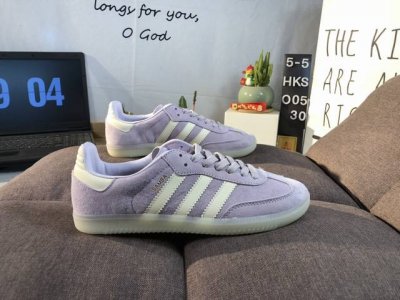 adidas Samba Og Ig6176 近70年的经典Originals原装翻毛皮层制作，修长的鞋楦,略微尖尖的鞋头,翻毛皮的鞋头拼接,这些我们都看得到的