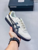 亚瑟士 Onitsuka Tiger Tokuten 复古低帮休闲跑鞋 炎夏必备 Tokuten的灵感来源于 年代的室内用鞋 T-Toe前足补强设计 室内鞋的橡