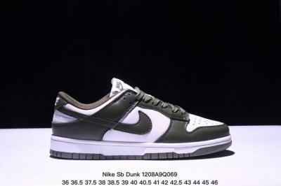 真标 耐克 Nike Sb Dunk Low Pro 男女同款运动鞋复古板鞋，采用柔软皮革鞋面，经久耐穿，塑就如元年款 Dunk 般的复古质感。鞋头透气孔，搭配