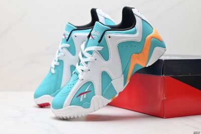 公司级Reebok Kamikaze 坎普火山系列2 Low 二层牛皮人造革皮革 潮流舒适 减震防滑耐磨透气 这款鞋的设计简直让人眼前一亮，复古又粗犷的风格，侧