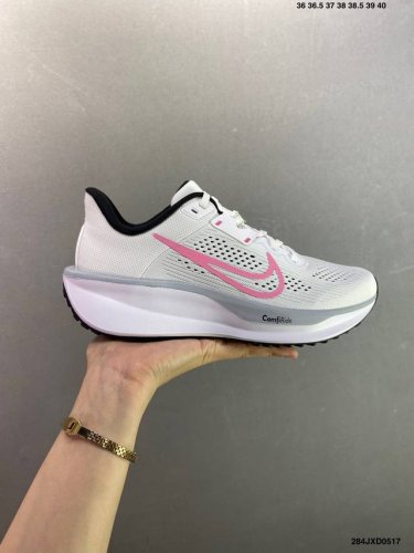 公司级Nike Quest 6极速6代 网面透气 时尚休闲跑步鞋 简约高科技设计采用多层材料 为双足带来凉爽感受和稳固体验时尚鞋面搭配中足包覆设计 提供稳固贴合