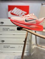 200 Nike Vomero 18 耐克 舒适减震防滑 低帮跑步鞋 全掌Reactx泡绵中底 前掌和后跟还配备了Air Zoom气垫单元 据说跑起来更快更舒适