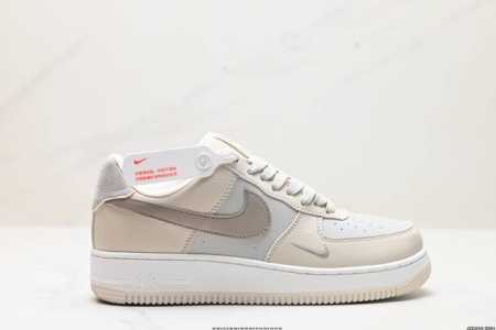公司级耐克nike Air Force 7 空军一号低帮百搭休闲运动板鞋。柔软、弹性十足的缓震性能和出色的中底设计，横跨复古与现代的外型结合，造就出风靡全球三十 - 点击图像关闭