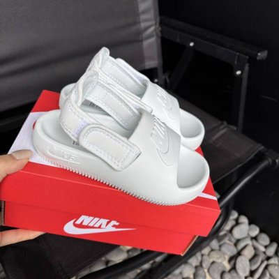 nike夏季露趾魔术贴两穿凉鞋 采用双开魔术贴设计 方便宝贝穿脱后跟走线工整，细节 两穿设计，水上娱乐更方便 尺码22-35