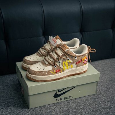 核心私 Air Force 1 原装级别 原楦头原纸板 打造纯正空军版型专注外贸渠道 全掌内置蜂窝气垫 原盒配件 原厂中底钢印、拉帮完美 货号：Bd0077 1