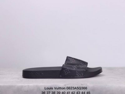 Lv 拖鞋系列 Louis Vuitton 沙滩休闲拖鞋 Louis Vuitton Lv 路易威登 潮流经典一字拖鞋延续经典 上脚舒适性极好 鞋轻不跑脚 沙滩