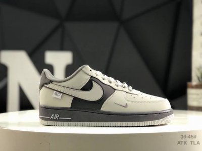 160 耐克 Nike Air Force 1 '07 Low 空军一号含气垫 低帮百搭厚底增高休闲运动板鞋。柔软、弹性十足的缓震性能和出色的中底设计，横跨复古